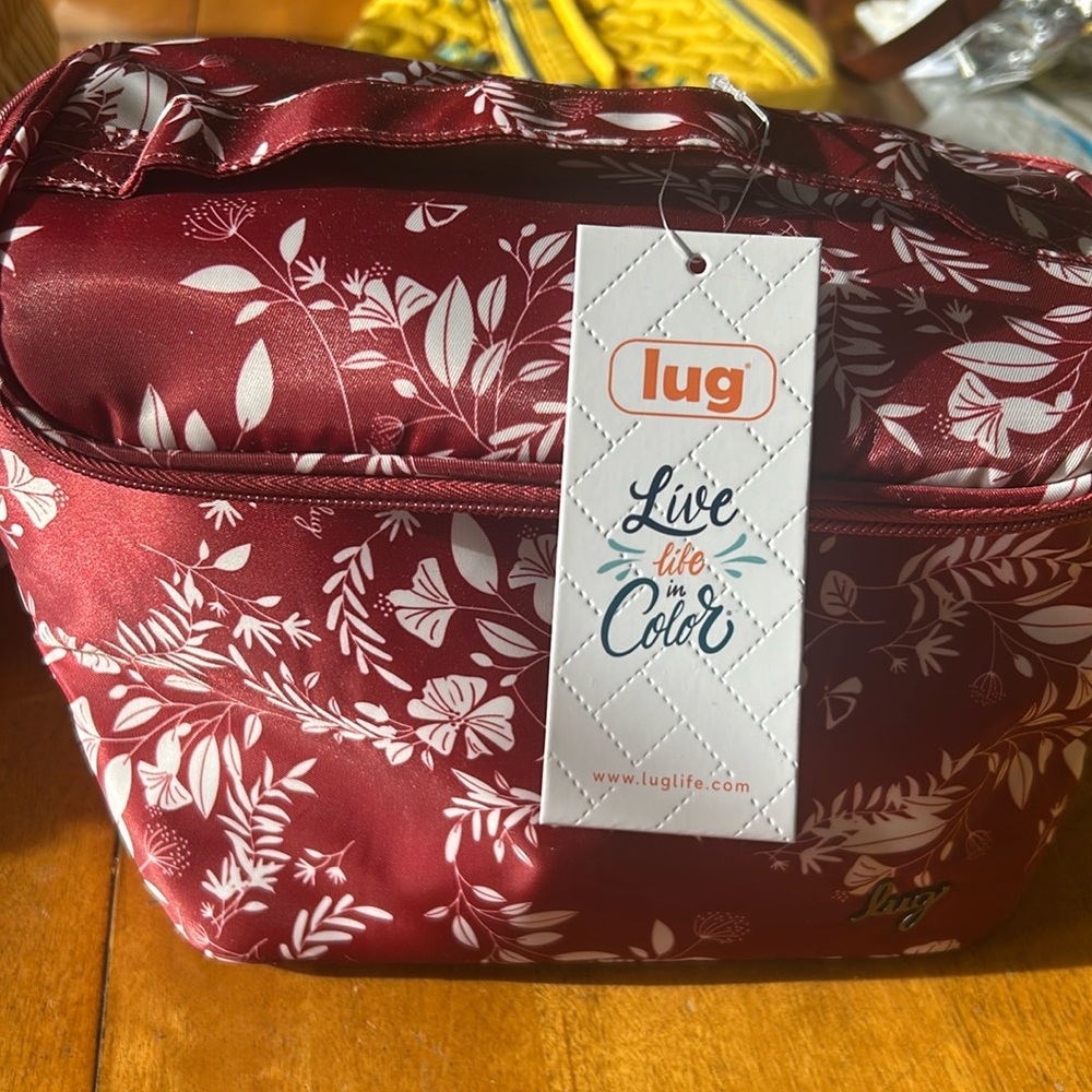 LUG NIBBLE INSULATED BAG WOTH CROSSBODY STRAP